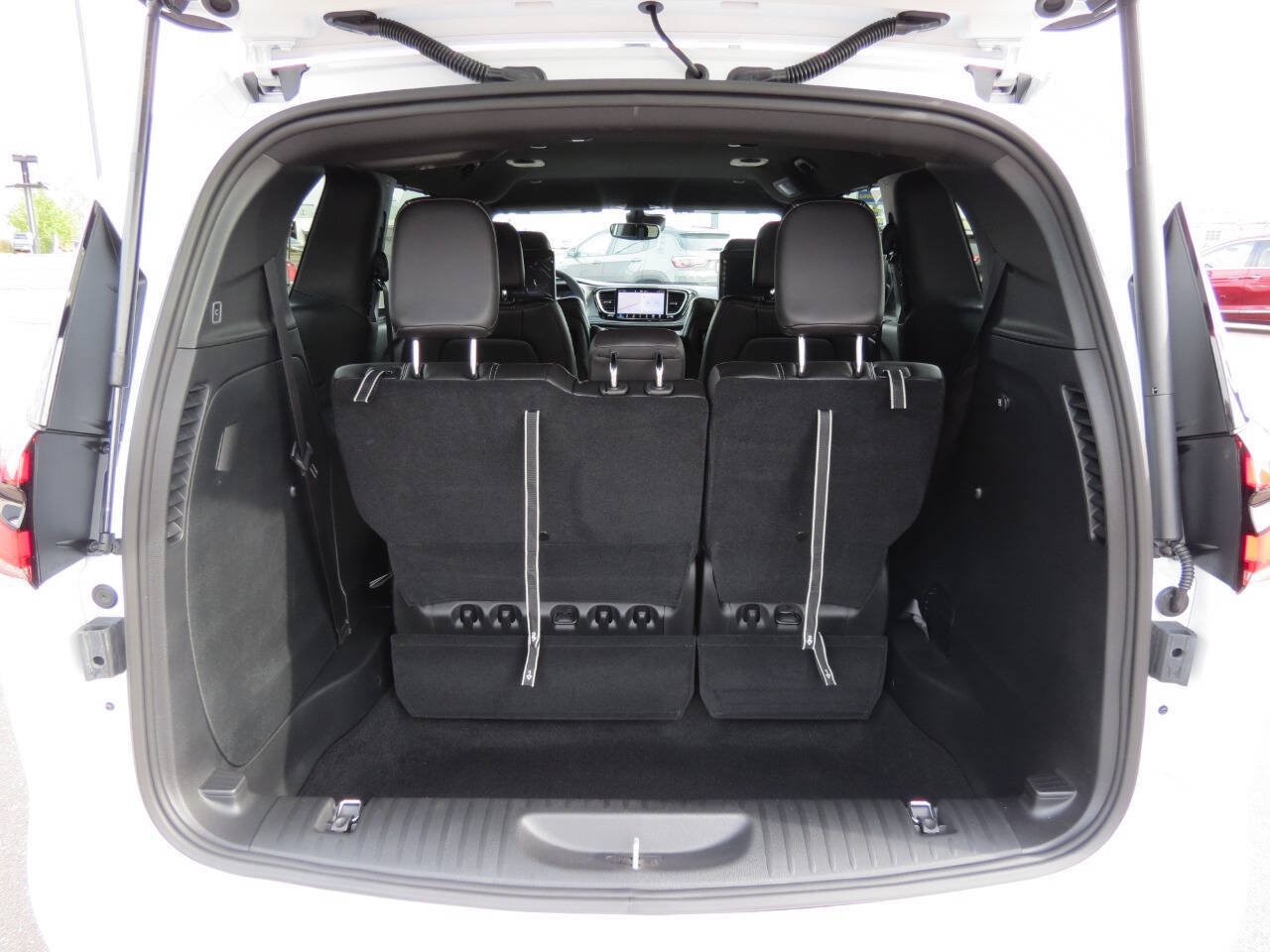 New 2026 Chrysler Pacifica Select FWD image 24