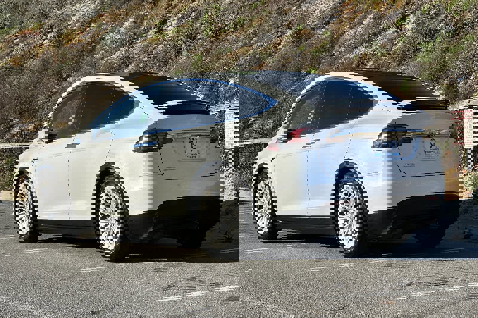 Used 2017 Tesla Model X image 7