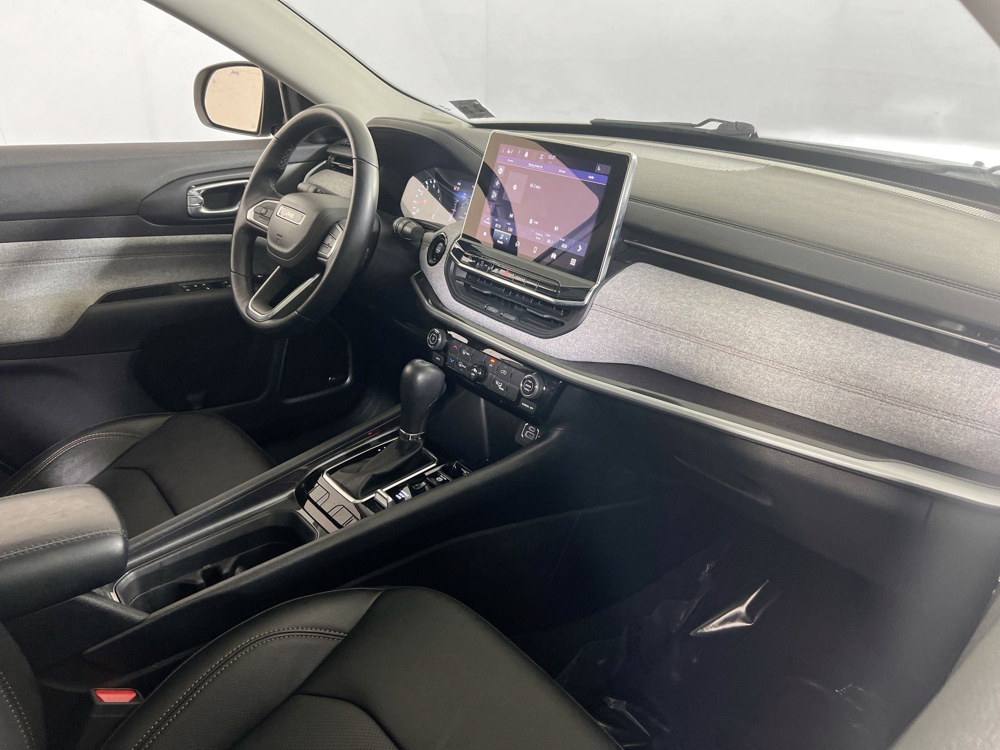 Used 2022 Jeep Compass Latitude w/ Sun and Sound Group AWD/4WD image 27