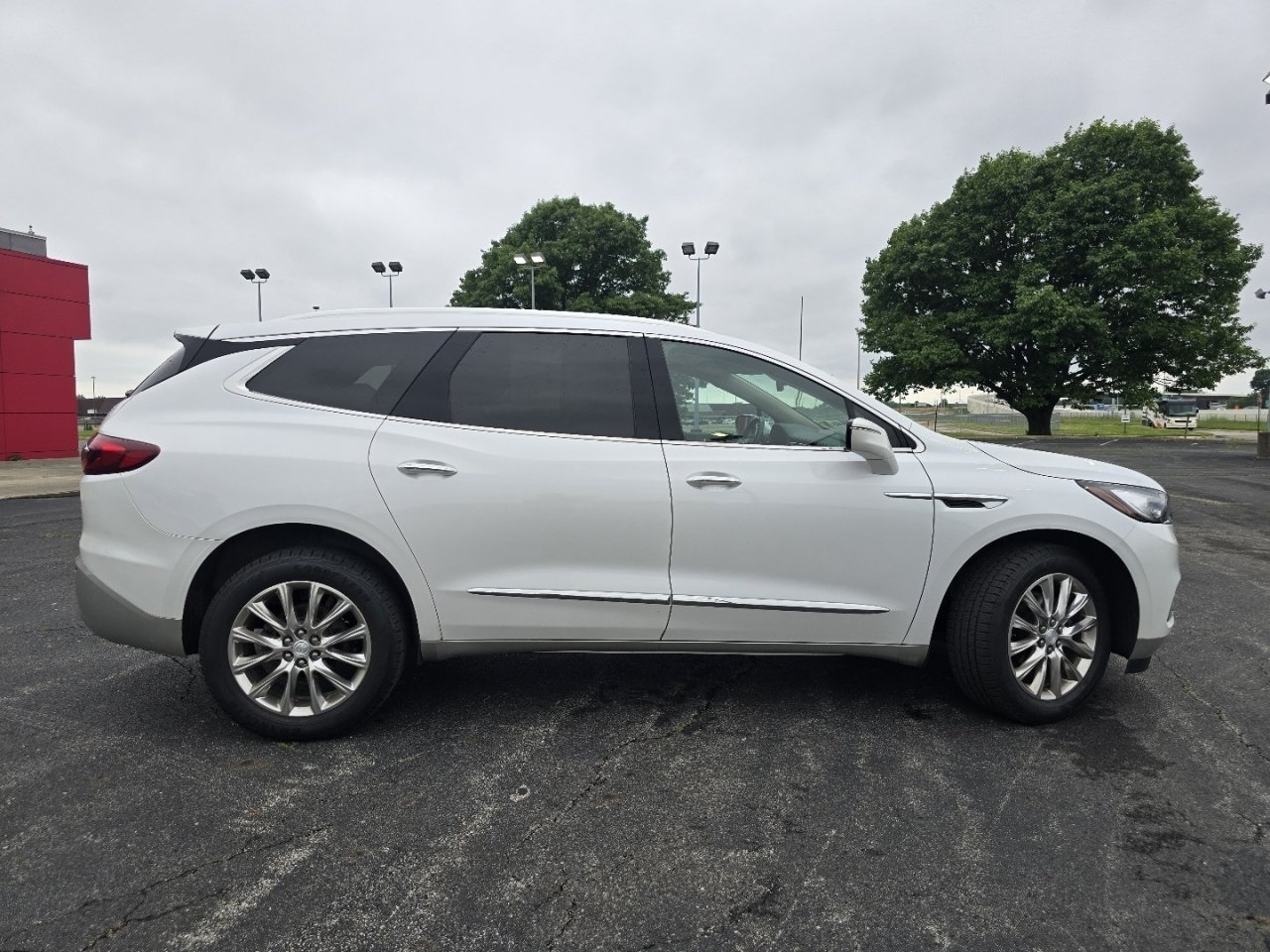 Used 2021 Buick Enclave Premium w/ Sun and Sites Package AWD/4WD image 19