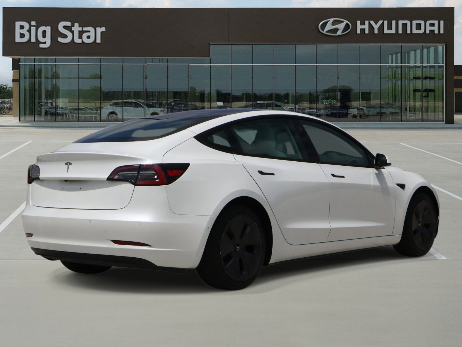 Used 2021 Tesla Model 3 Standard Range Plus image 4