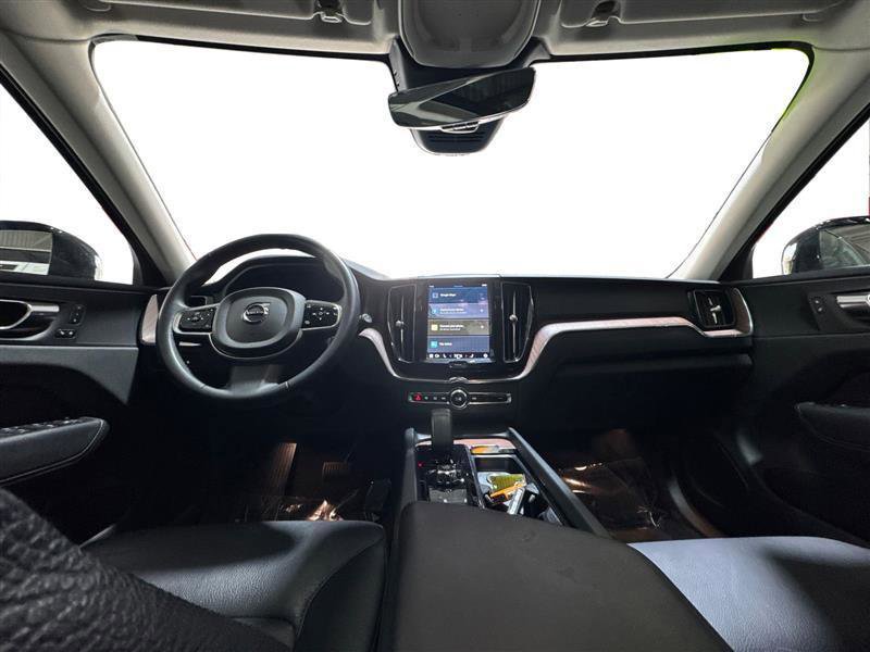 Used 2023 Volvo XC60 T8 Plus image 13