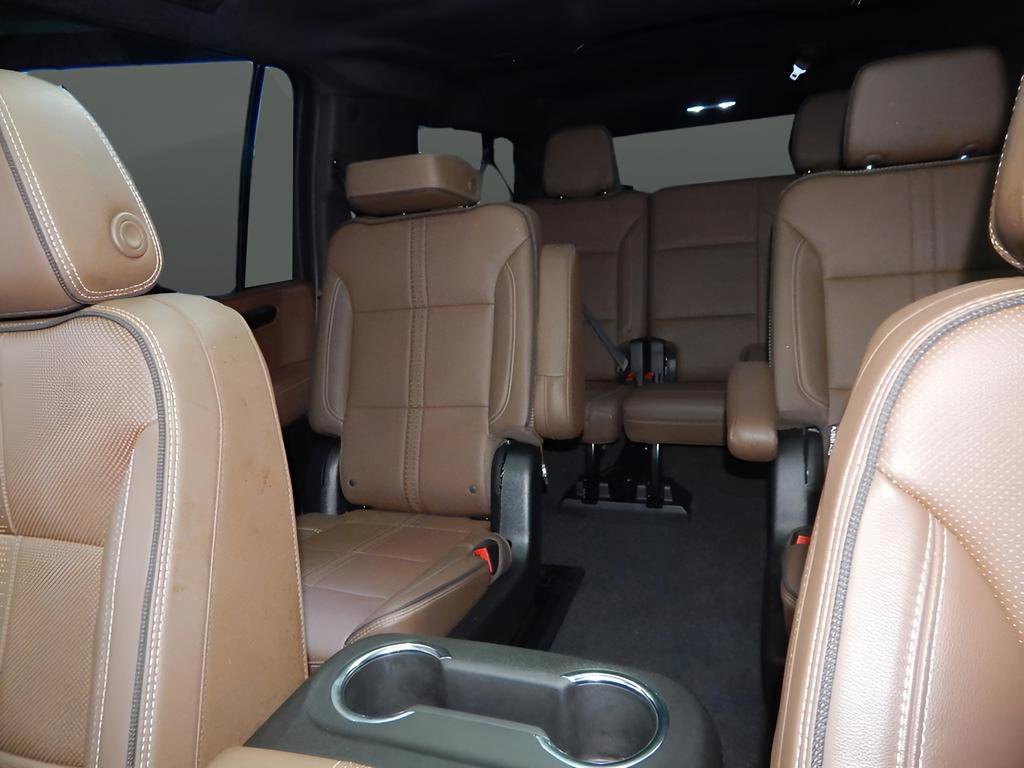 Used 2025 Chevrolet Suburban High Country image 35