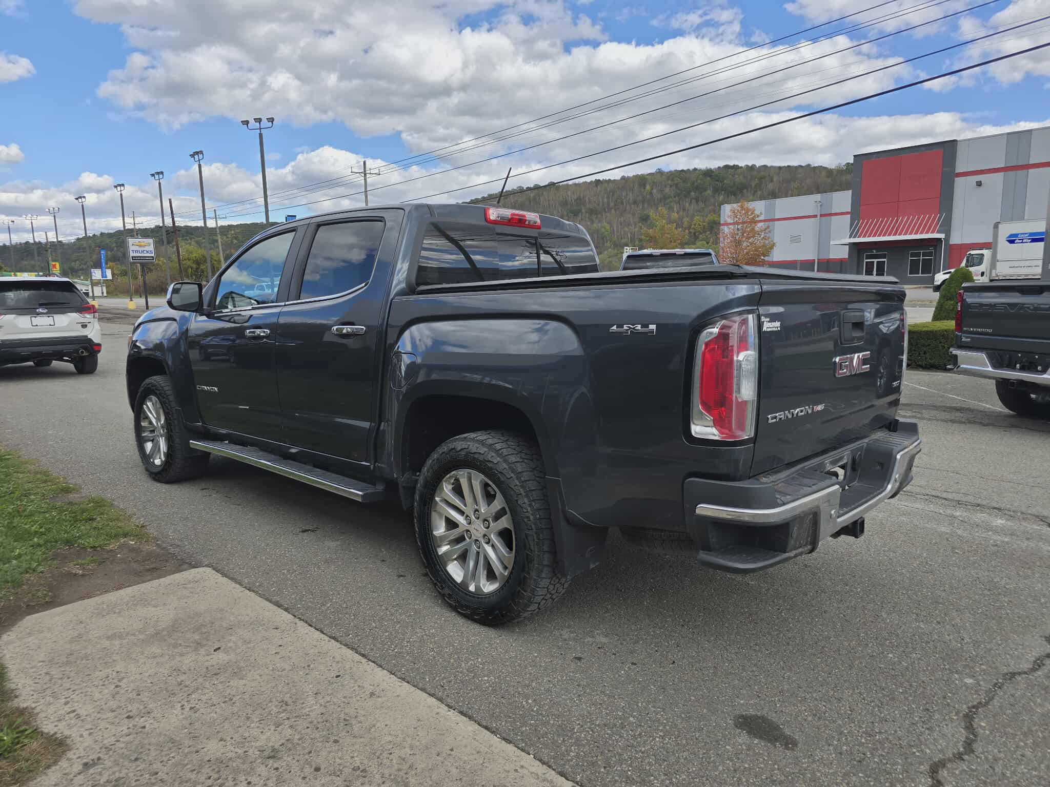 Used 2019 GMC Canyon SLT w/ Driver Alert Package image 6