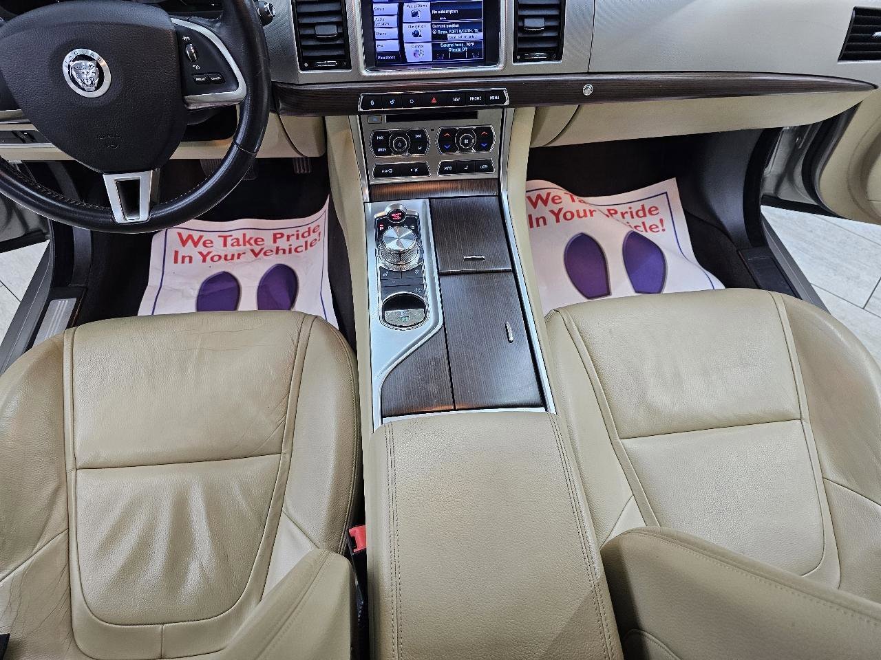 Used 2013 Jaguar XF image 27