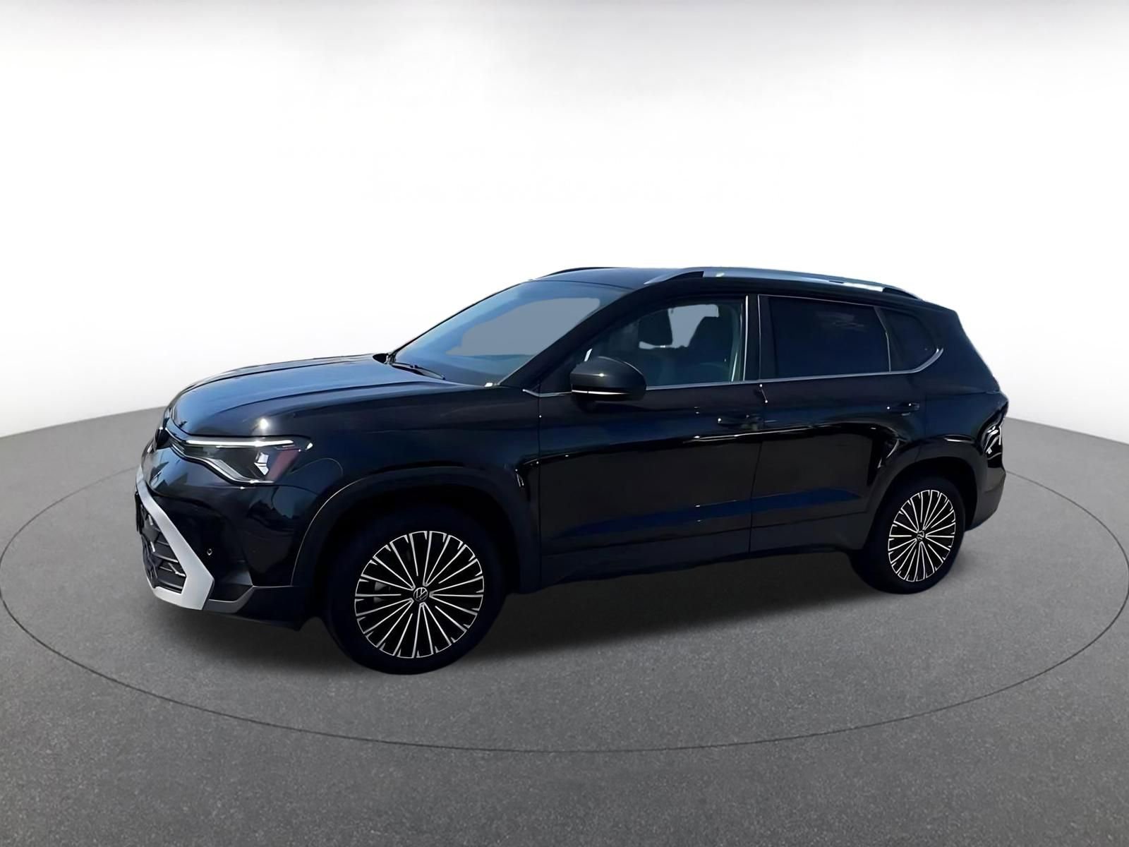 Used 2025 Volkswagen Taos SE image 8