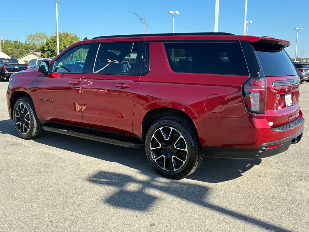 Used 2022 Chevrolet Suburban RST w/ Luxury Package AWD/4WD image 8