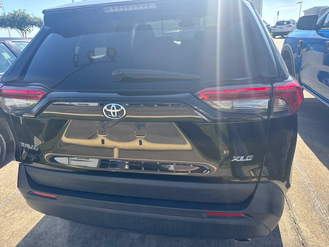 Used 2019 Toyota RAV4 XLE w/ Convenience Package FWD image 5