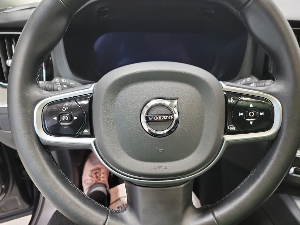 Used 2025 Volvo XC60 B5 Plus image 29