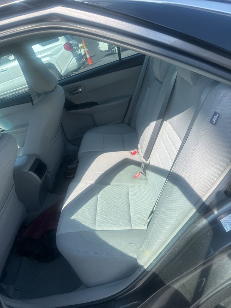 Used 2016 Toyota Camry LE image 4