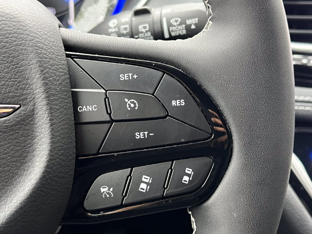 Used 2025 Chrysler Pacifica Limited FWD image 25