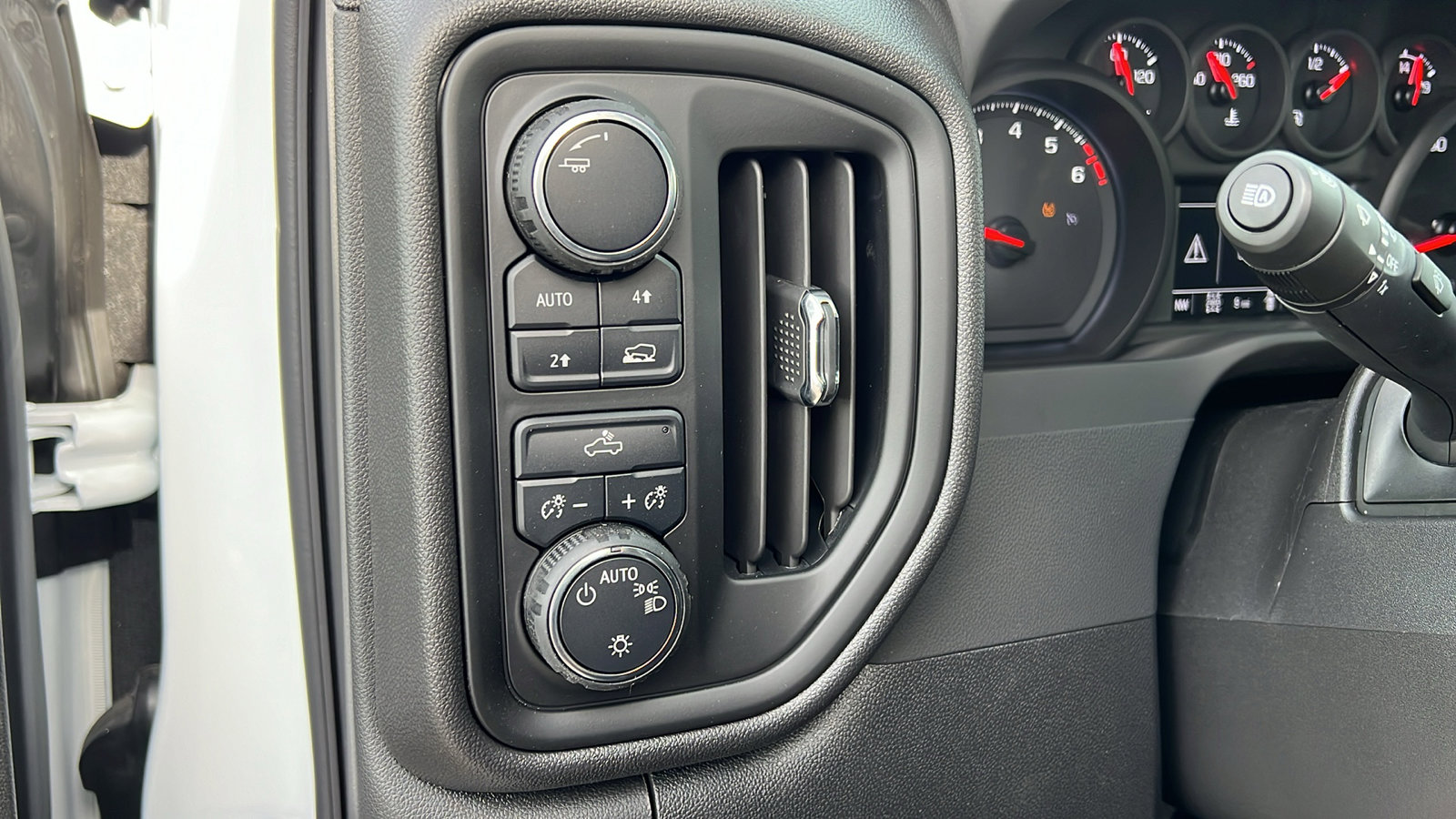 New 2025 Chevrolet Silverado 1500 Custom image 27