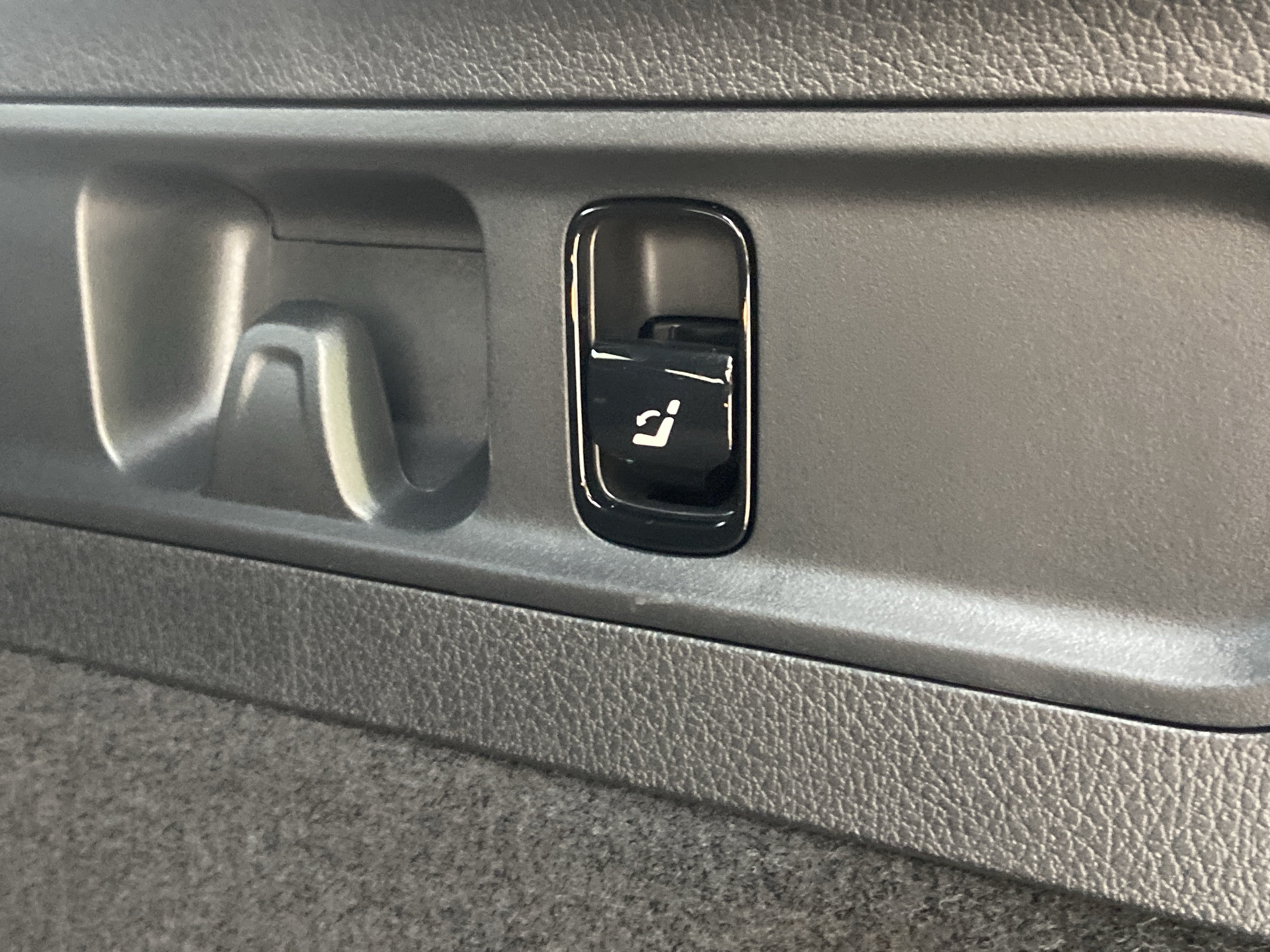 Certified 2025 Mercedes-Benz GLC 300 image 12