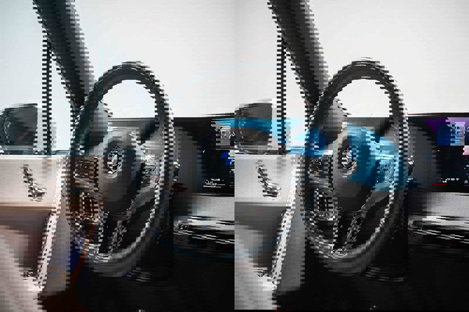 Used 2025 BMW iX xDrive50 w/ Sport Package image 17