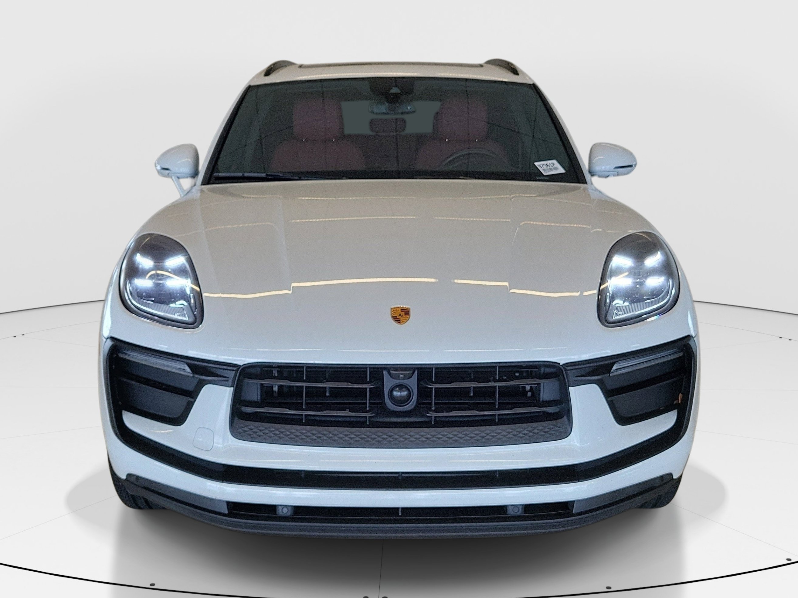 Used 2023 Porsche Macan AWD/4WD image 3