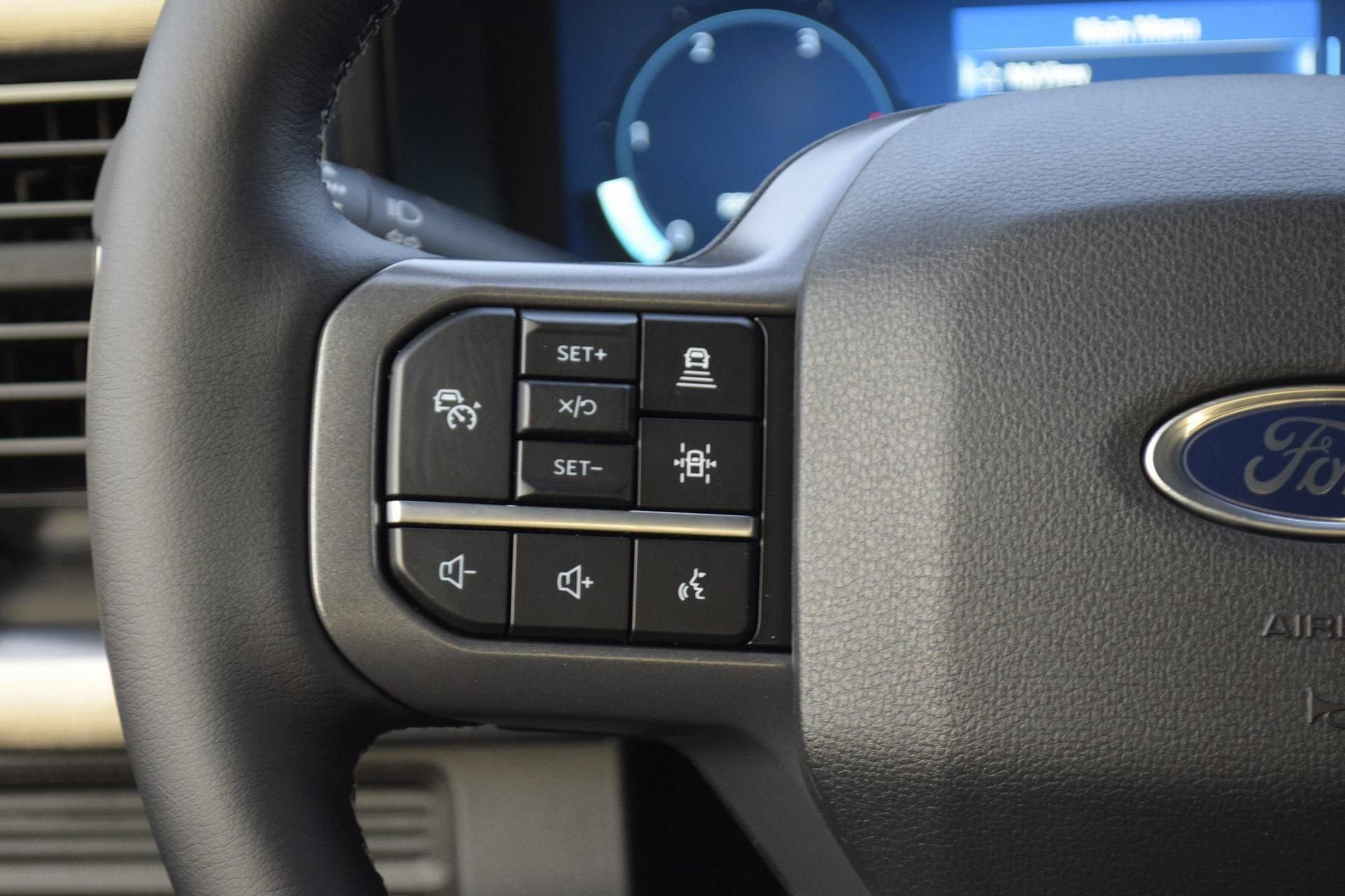 New 2026 Ford F250 Lariat w/ Black Appearance Package image 9