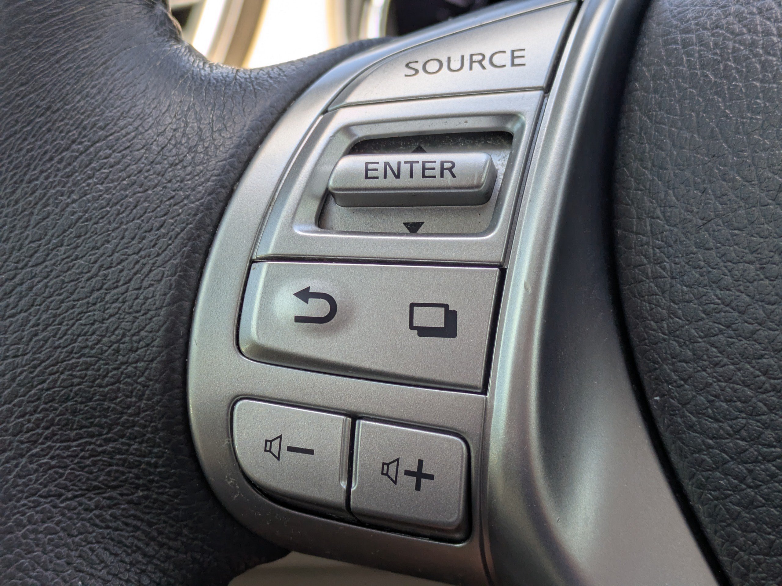 Used 2016 Nissan Rogue SL w/ SL Premium Package FWD image 26
