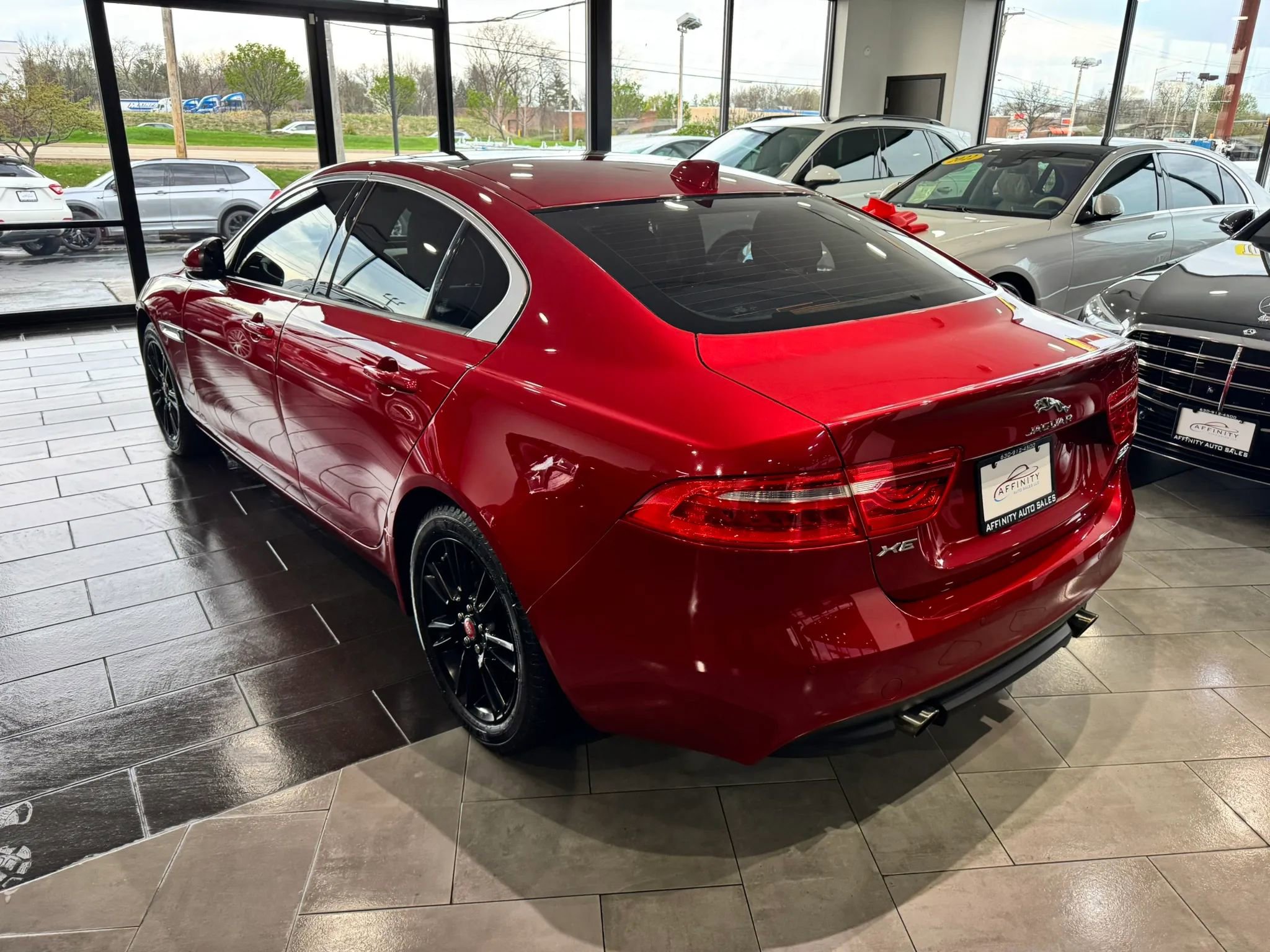 Used 2018 Jaguar XE Premium AWD/4WD image 3