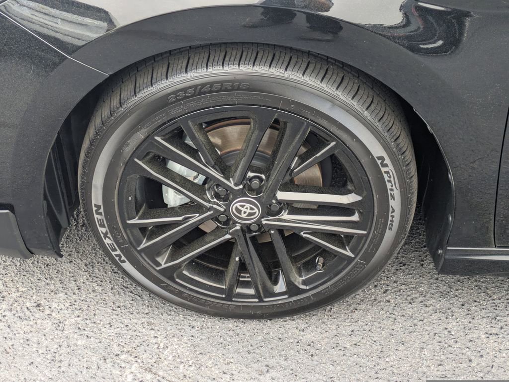 Used 2025 Toyota Camry SE w/ Convenience Package image 12