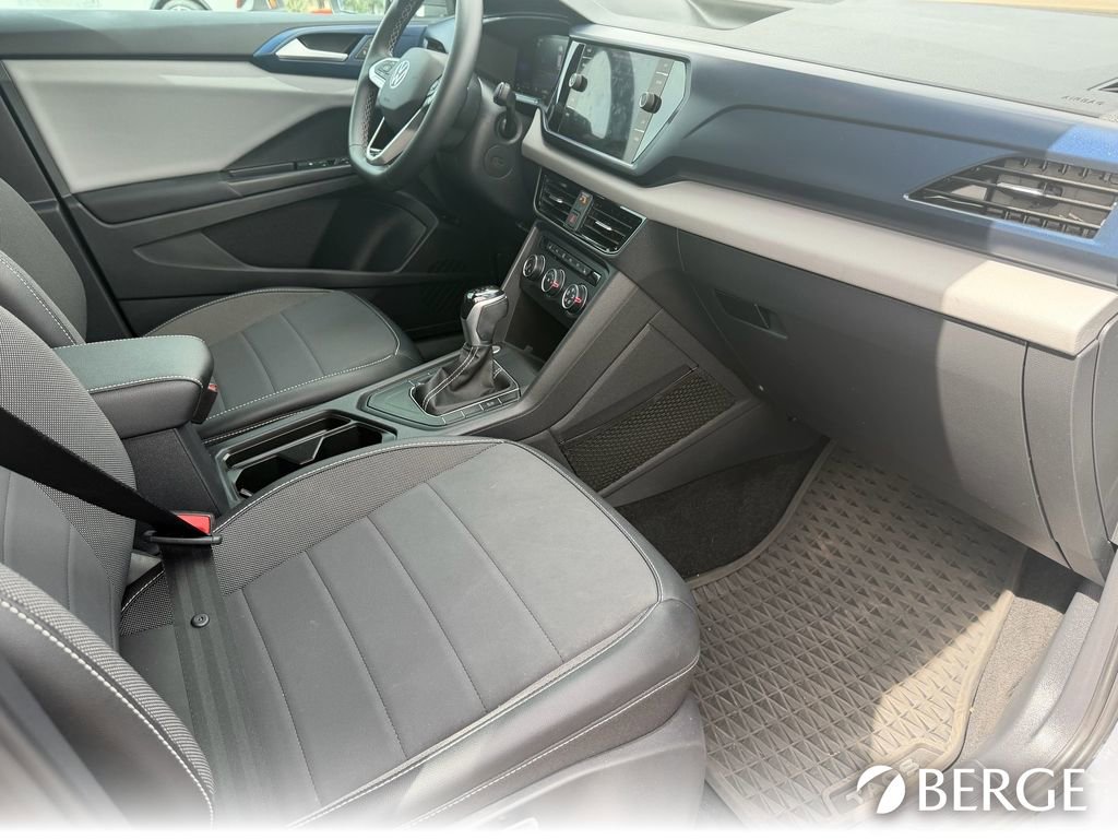 Used 2022 Volkswagen Taos SE FWD image 14