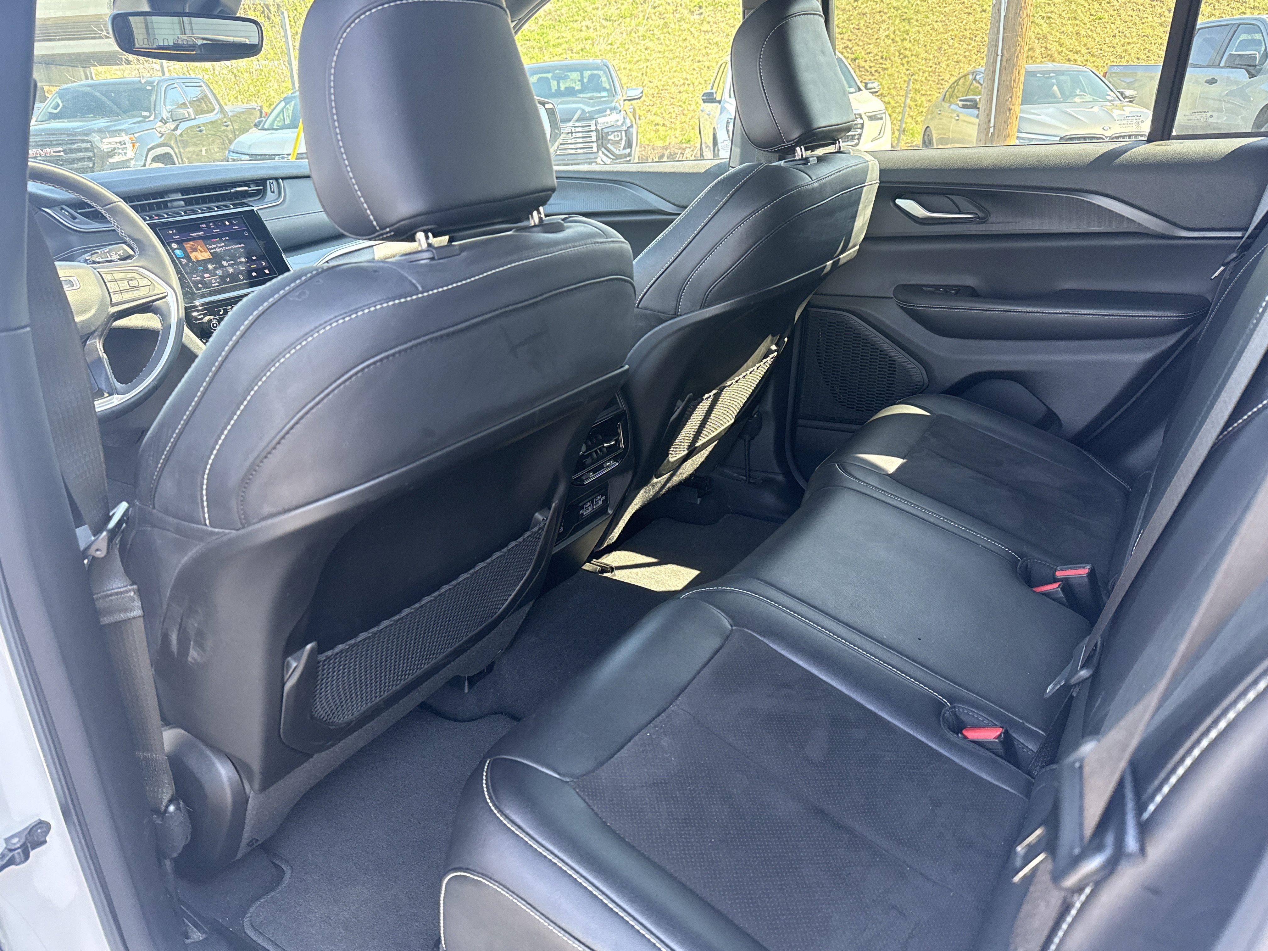 Used 2023 Jeep Grand Cherokee Altitude image 14