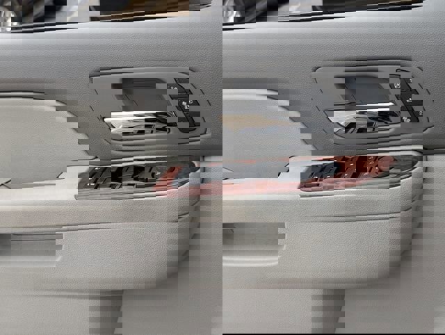 Used 2013 Chevrolet Avalanche LTZ image 25