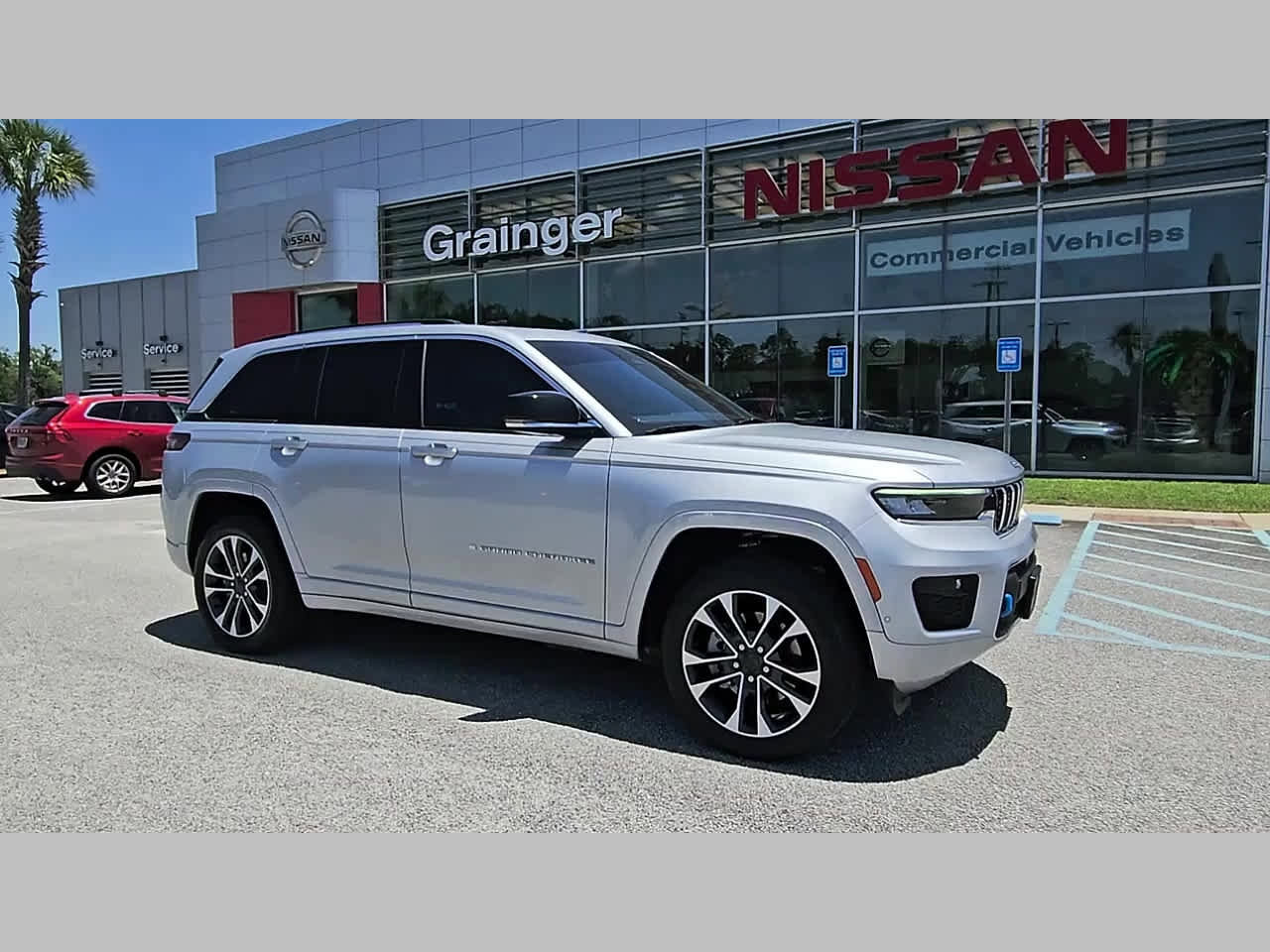 Used 2023 Jeep Grand Cherokee Overland AWD/4WD image 17