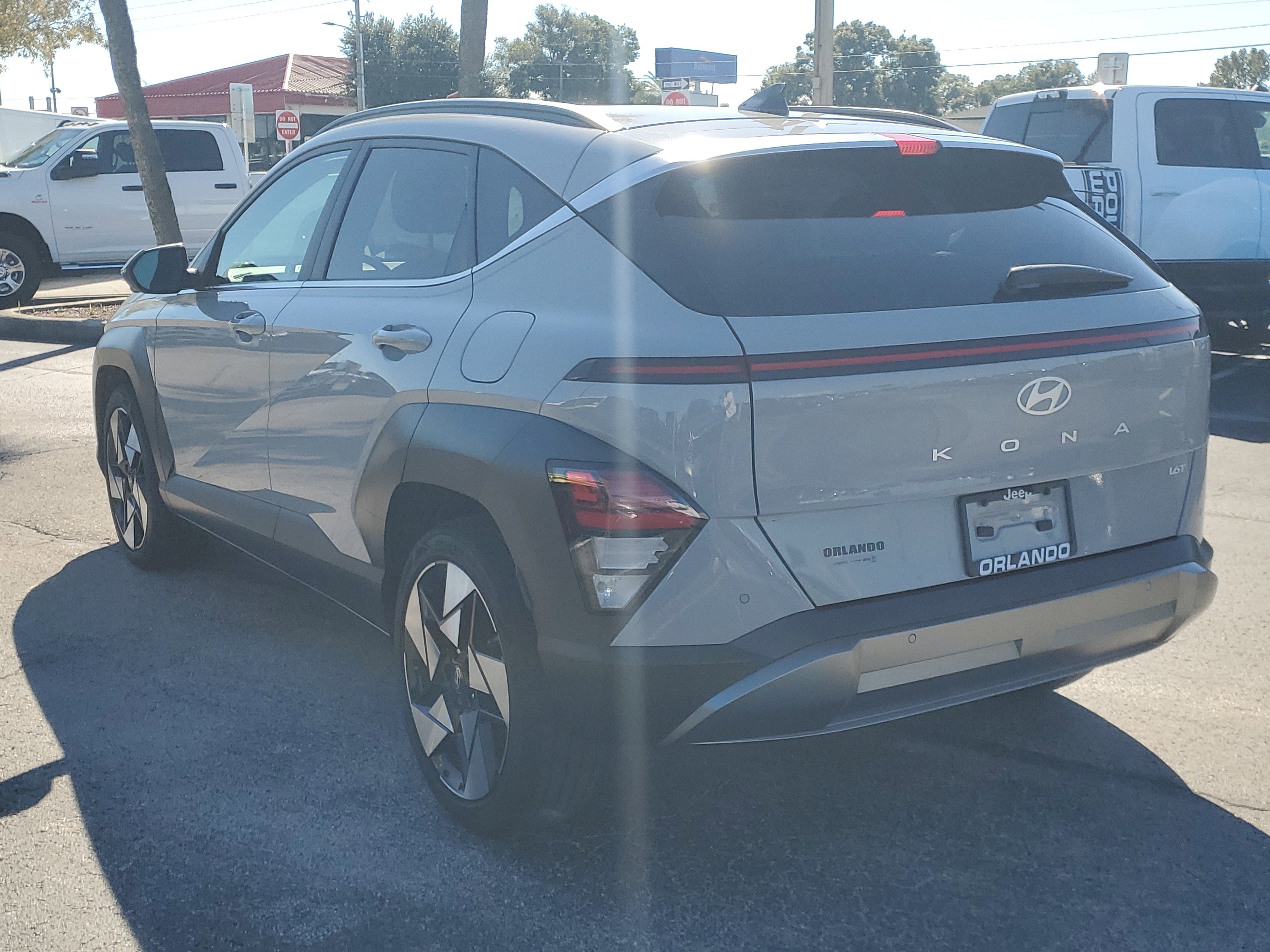 Used 2024 Hyundai Kona Limited image 8