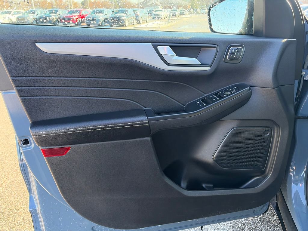 Used 2025 Ford Escape Platinum image 14