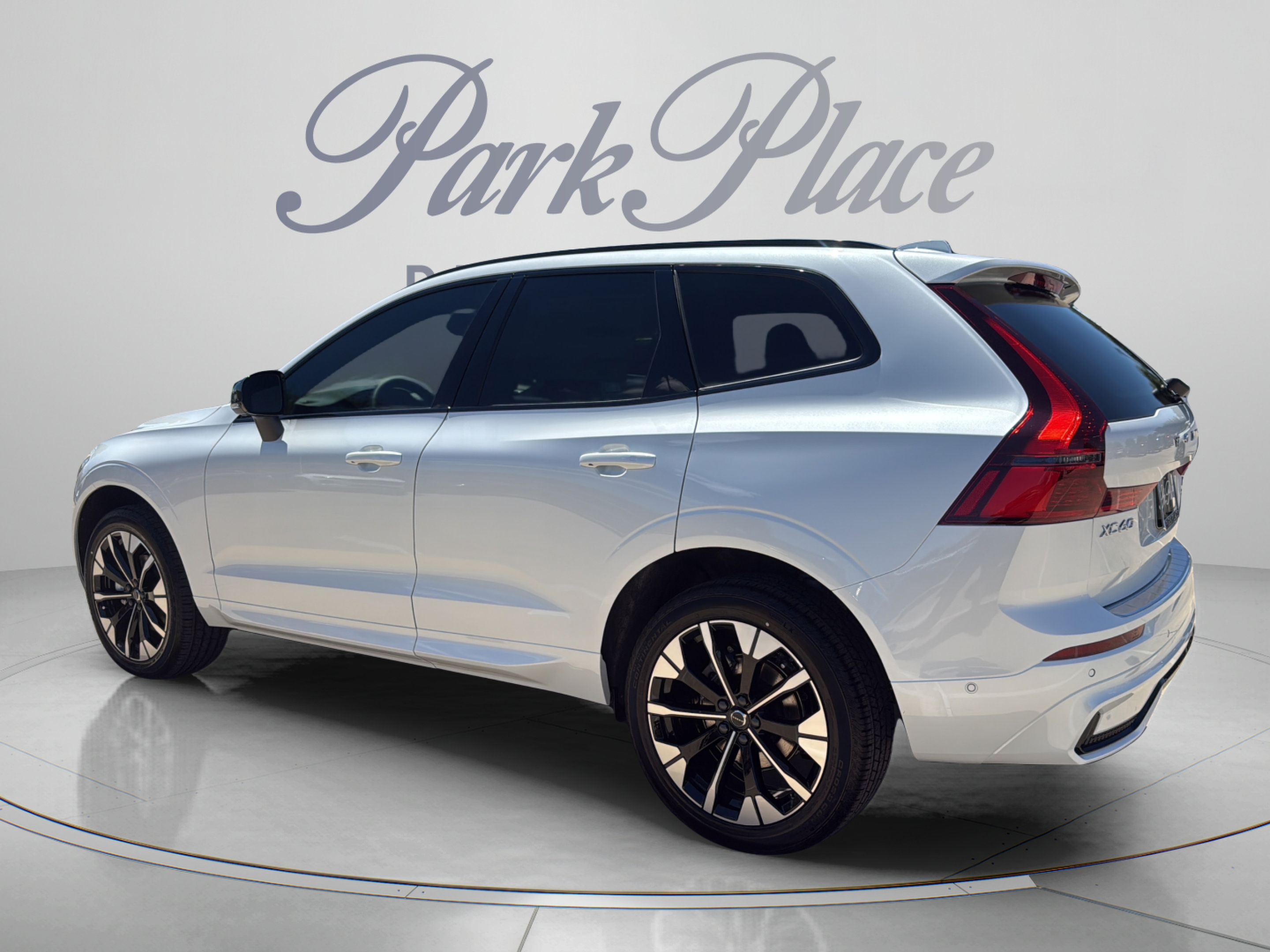 New 2027 Volvo XC60 B5 Plus AWD/4WD image 3