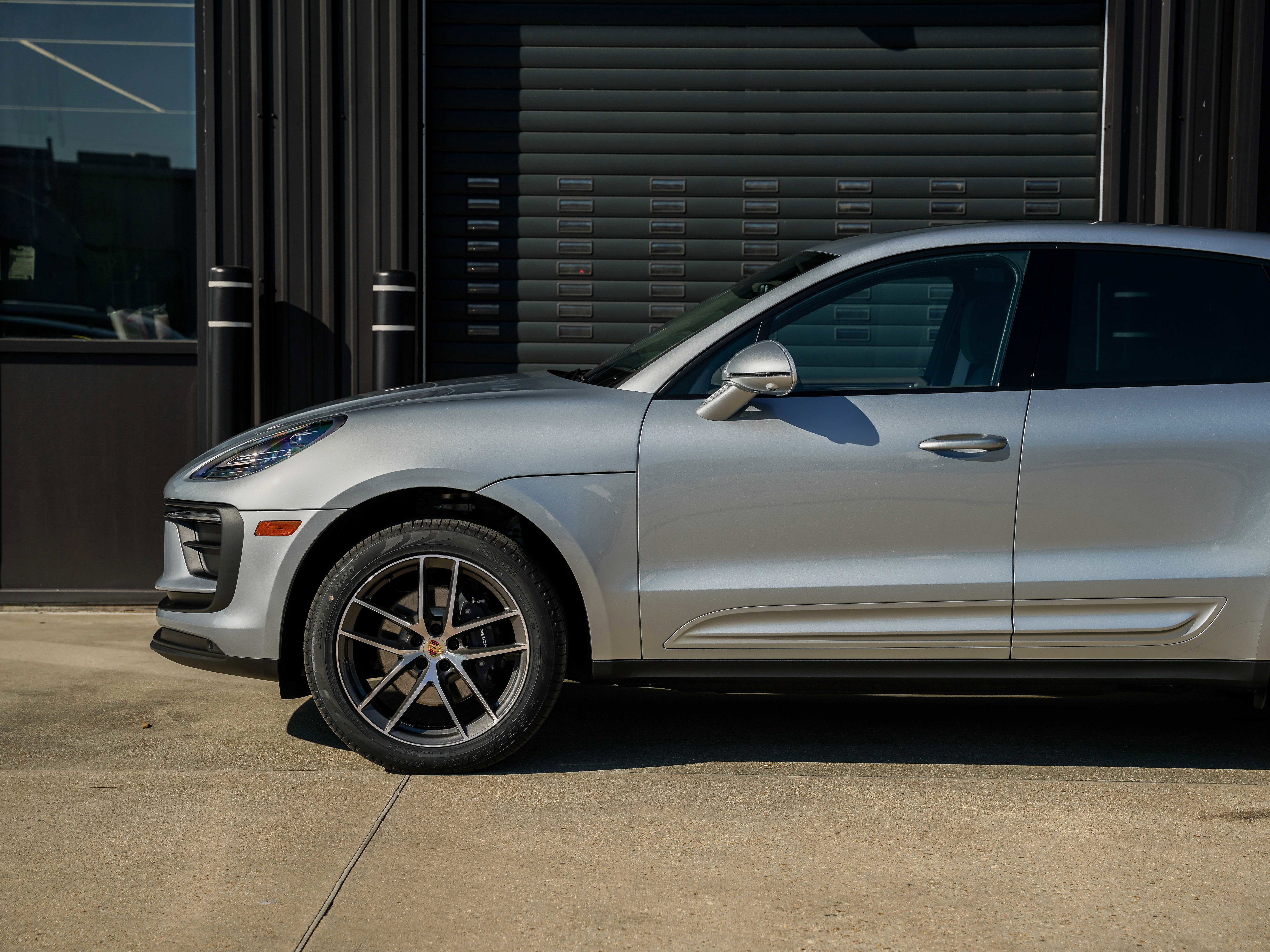 Certified 2025 Porsche Macan image 11