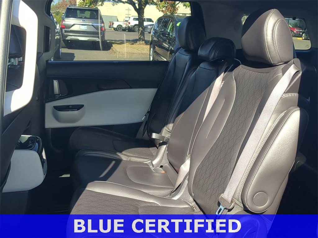 Used 2024 Kia Carnival EX image 24