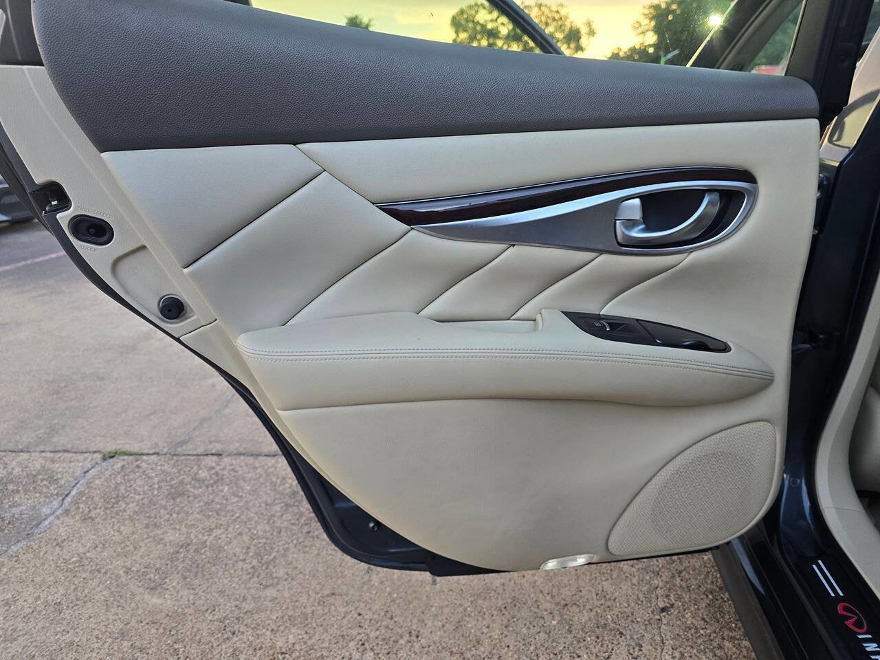 Used 2012 INFINITI M37 w/ Premium Pkg image 16