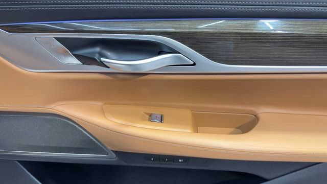 Used 2020 BMW 740i w/ Premium Package RWD image 15
