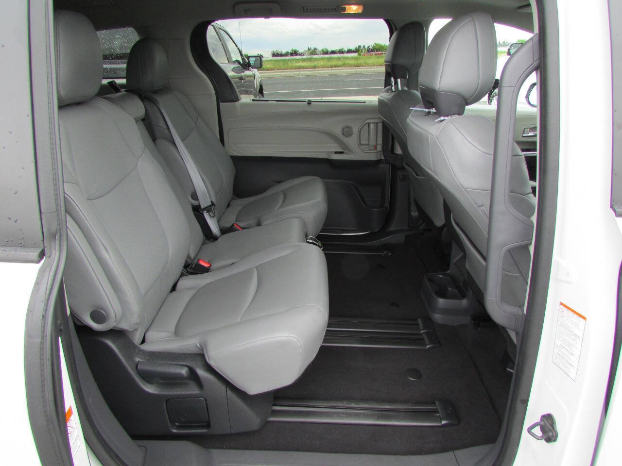 Used 2024 Toyota Sienna XLE image 27