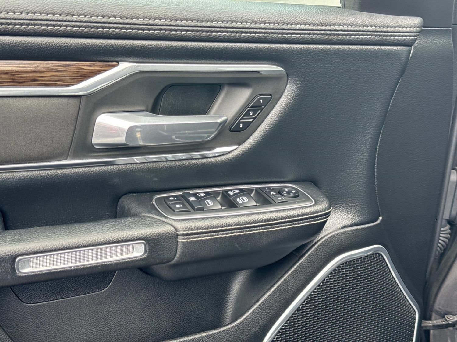 Used 2019 RAM 1500 Laramie w/ Off Road Group AWD/4WD image 34