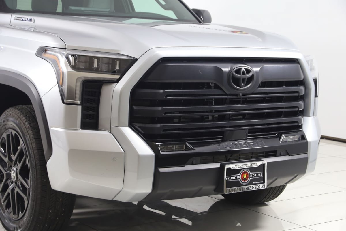 Used 2025 Toyota Tundra Limited AWD/4WD image 38