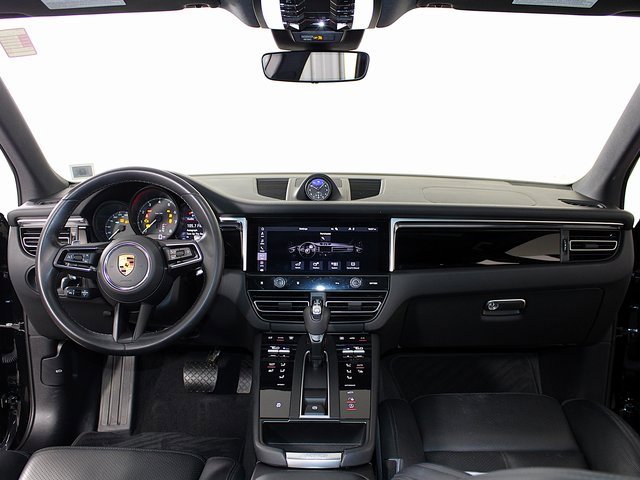Certified 2023 Porsche Macan image 13