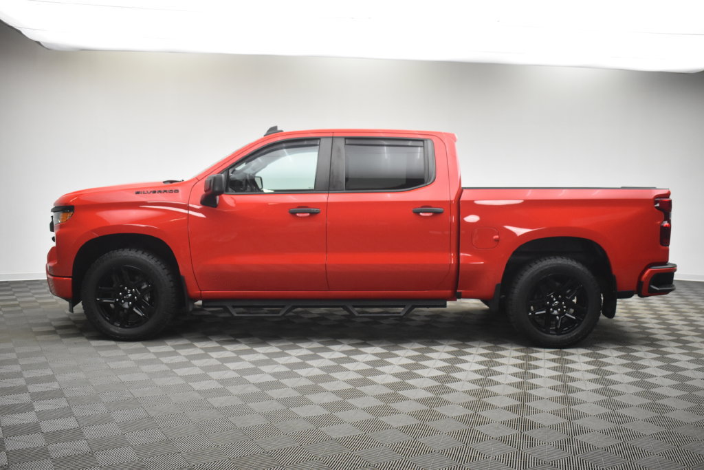 Used 2022 Chevrolet Silverado 1500 Custom w/ LPO, Dark Essentials Package AWD/4WD image 9