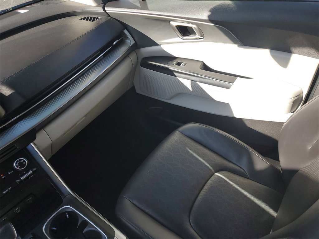 Certified 2023 Kia Carnival LX image 10