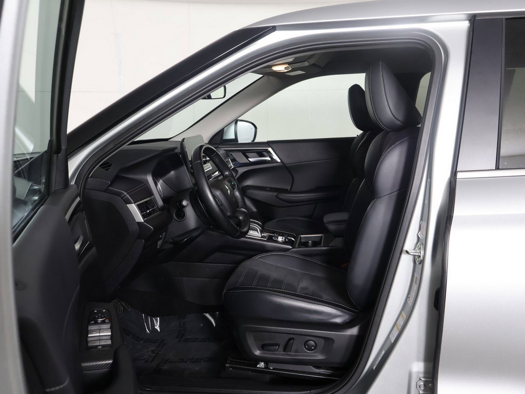 Used 2024 Mitsubishi Outlander SE Black Edition image 31