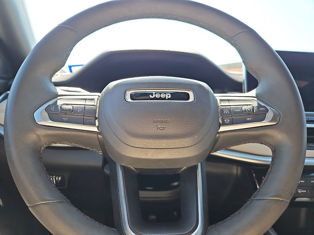 Used 2025 Jeep Compass Limited AWD/4WD image 19