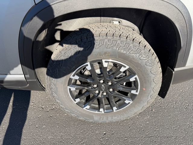 Used 2025 Chevrolet Traverse Z71 w/ Driver Confidence Package image 12