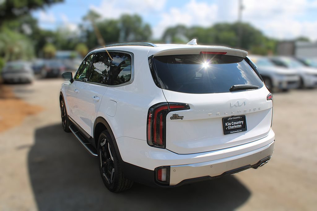 Certified 2024 Kia Telluride EX w/ EX Captain's Chair Package FWD image 13