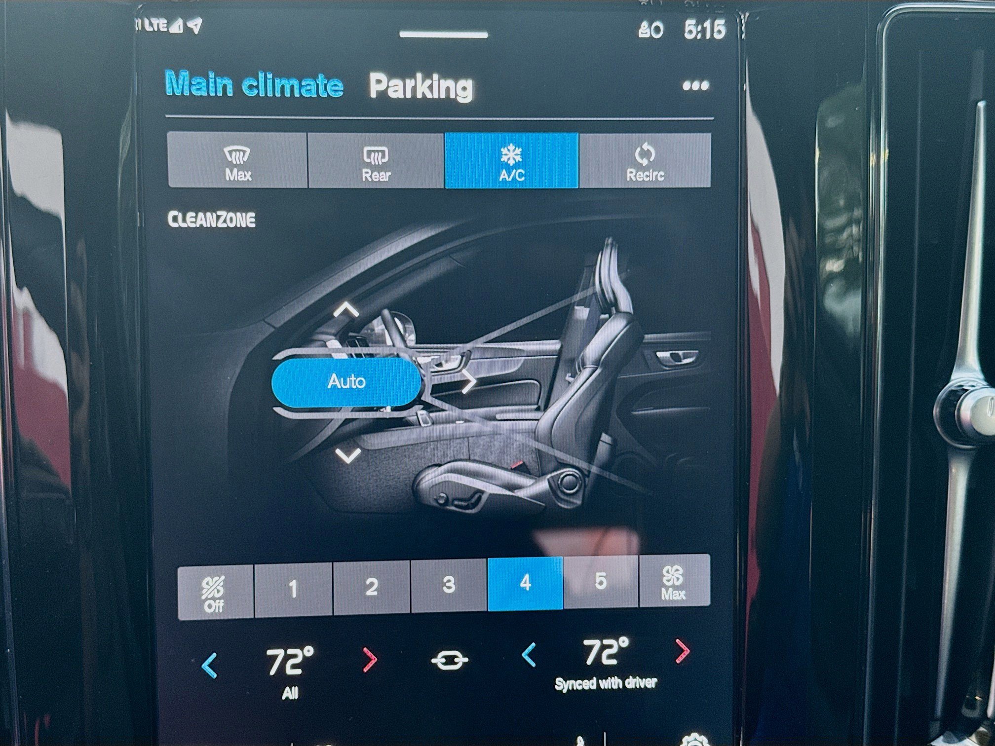 Used 2024 Volvo XC60 B5 Plus image 13