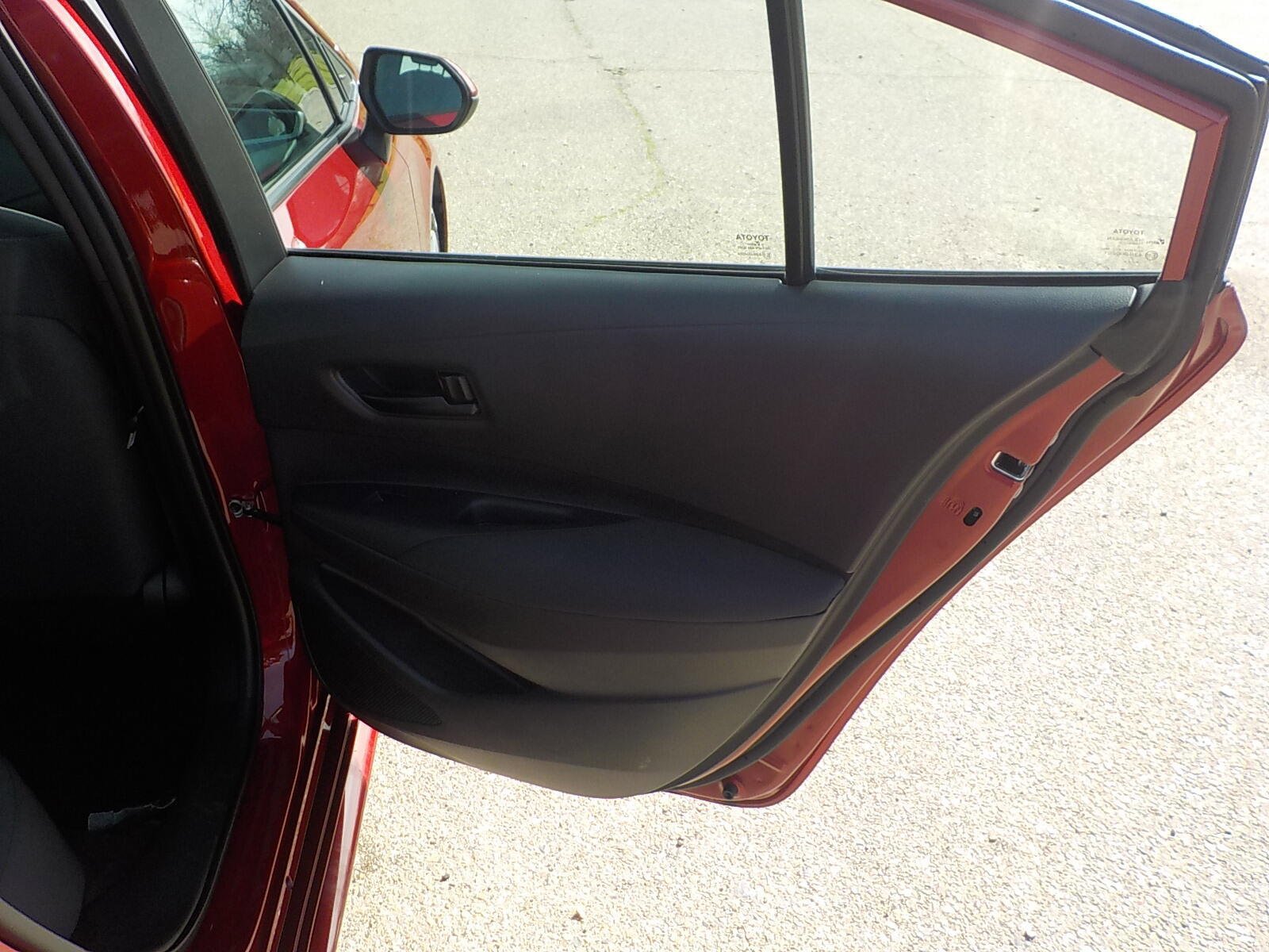 Used 2025 Toyota Corolla LE FWD image 14