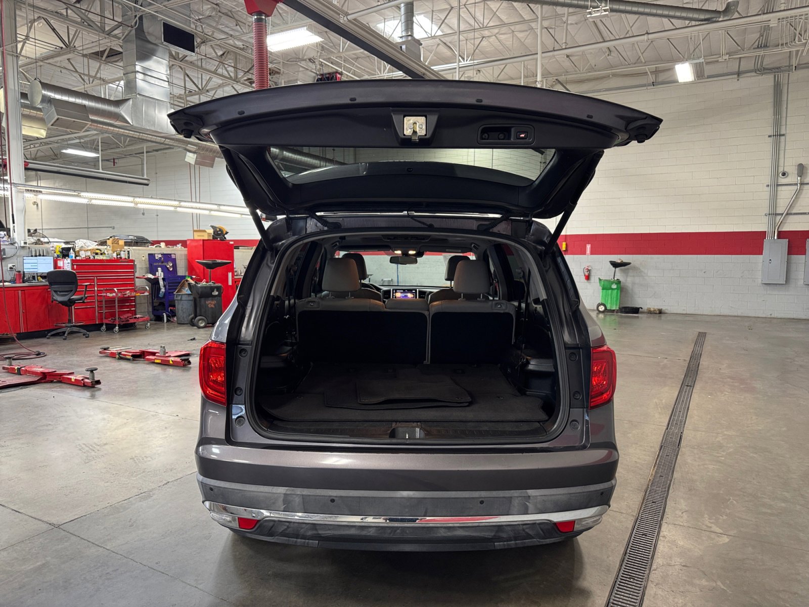 Used 2018 Honda Pilot Touring image 34