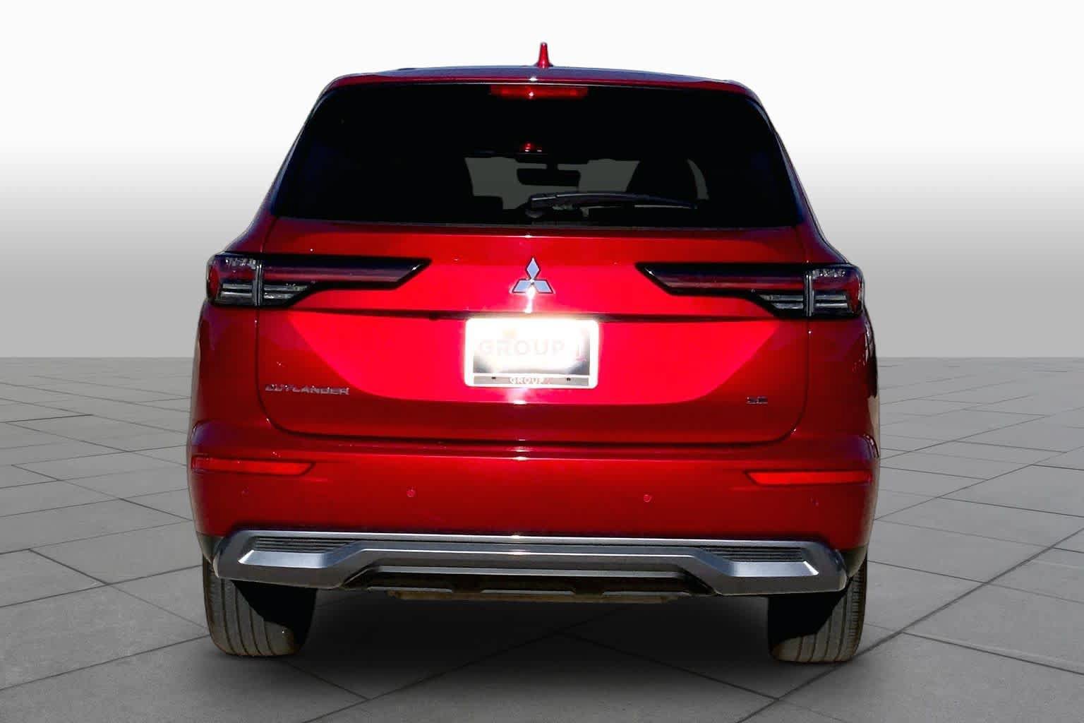 Used 2025 Mitsubishi Outlander SE AWD/4WD image 5