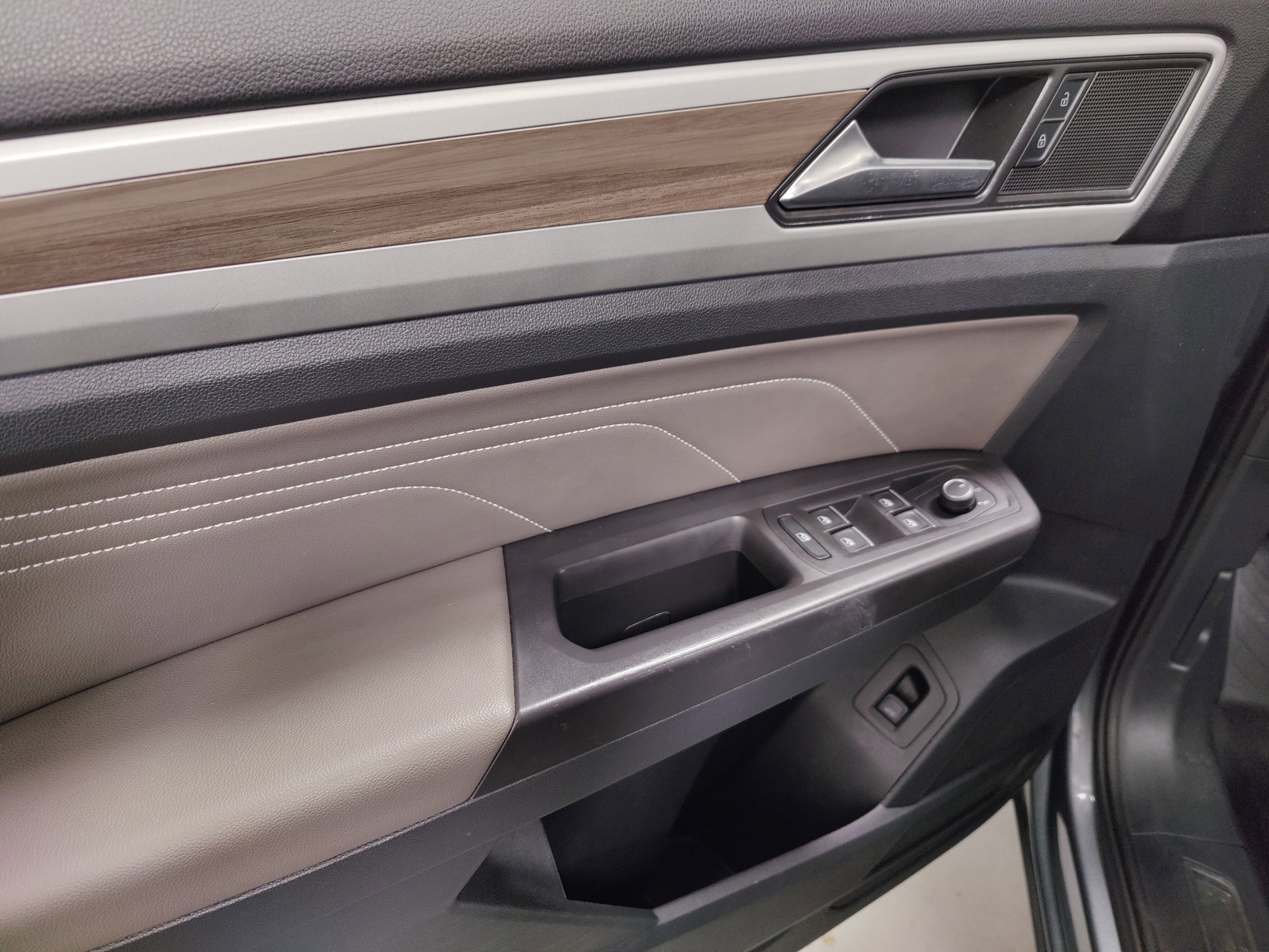 Certified 2022 Volkswagen Atlas SEL image 32