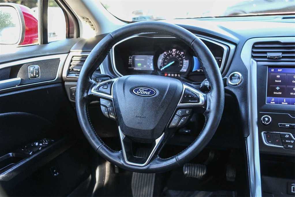 Used 2019 Ford Fusion SEL image 15